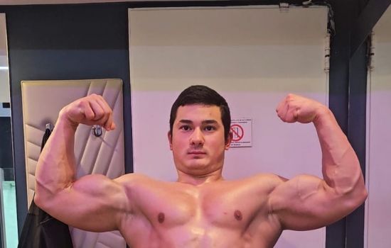 Arnold Escort Masculino