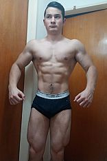 Arnold Escort Masculino