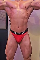 Arnold Escort Masculino