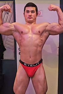 Arnold Escort Masculino