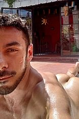 Photo #14 of Criss V.