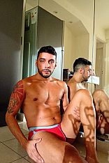 Photo #7 of Criss V.