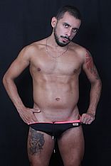 Photo #5 of Criss V.