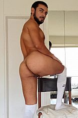 Photo #4 of Criss V.