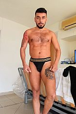 Photo #3 of Criss V.