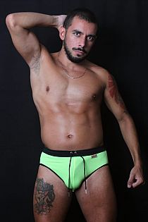 Criss V. Escort Masculino