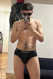 Adam Escort Masculino