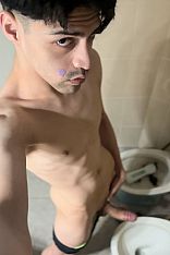 Photo #7 of Alex Dominus