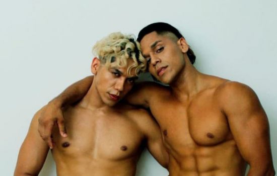 Los Gemelos Dotados Escort Masculino