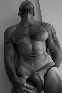 Resiliente Male Escort
