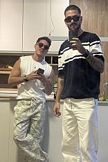 Two Guys Acompañante masculino