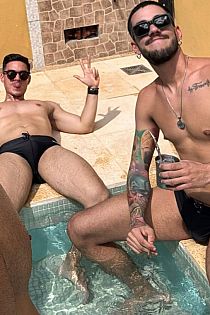 Two Guys Masajista masculino