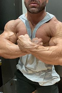 Max Italian Escort Masculino