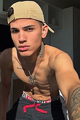 Photo #14 of Yuri Oliver