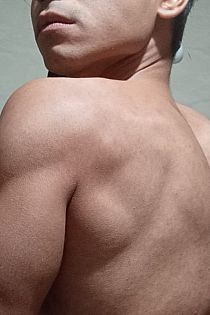 Tomi Escort Masculino