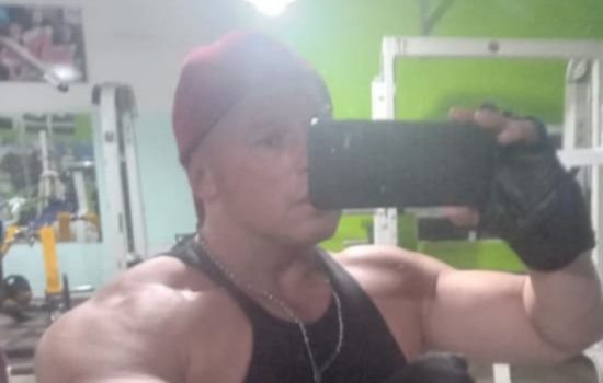 Riki Escort Masculino