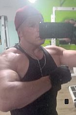 Riki Escort Masculino