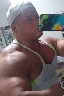 Riki Escort Masculino
