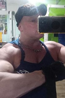 Riki Escort Masculino