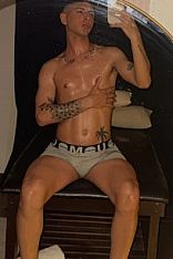 Tomi Acompañante masculino
