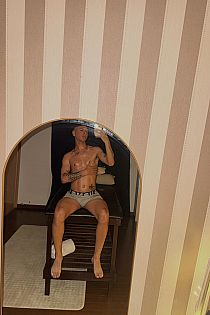 Tomi Escort Masculino