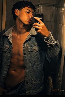 Tayler Masajes Male Escort
