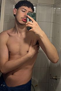 Tayler Mjes Male Masseur