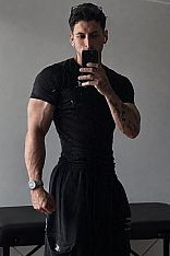 Charly Escort Masculino