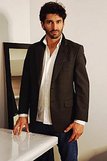 Facundo Male Escort