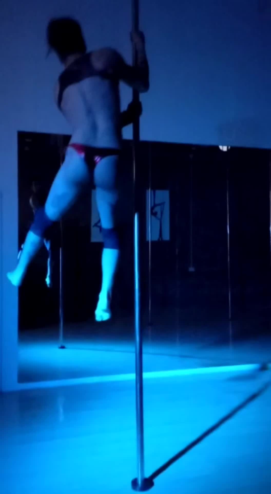 Décimo - Escort masculino en Santa Rosa